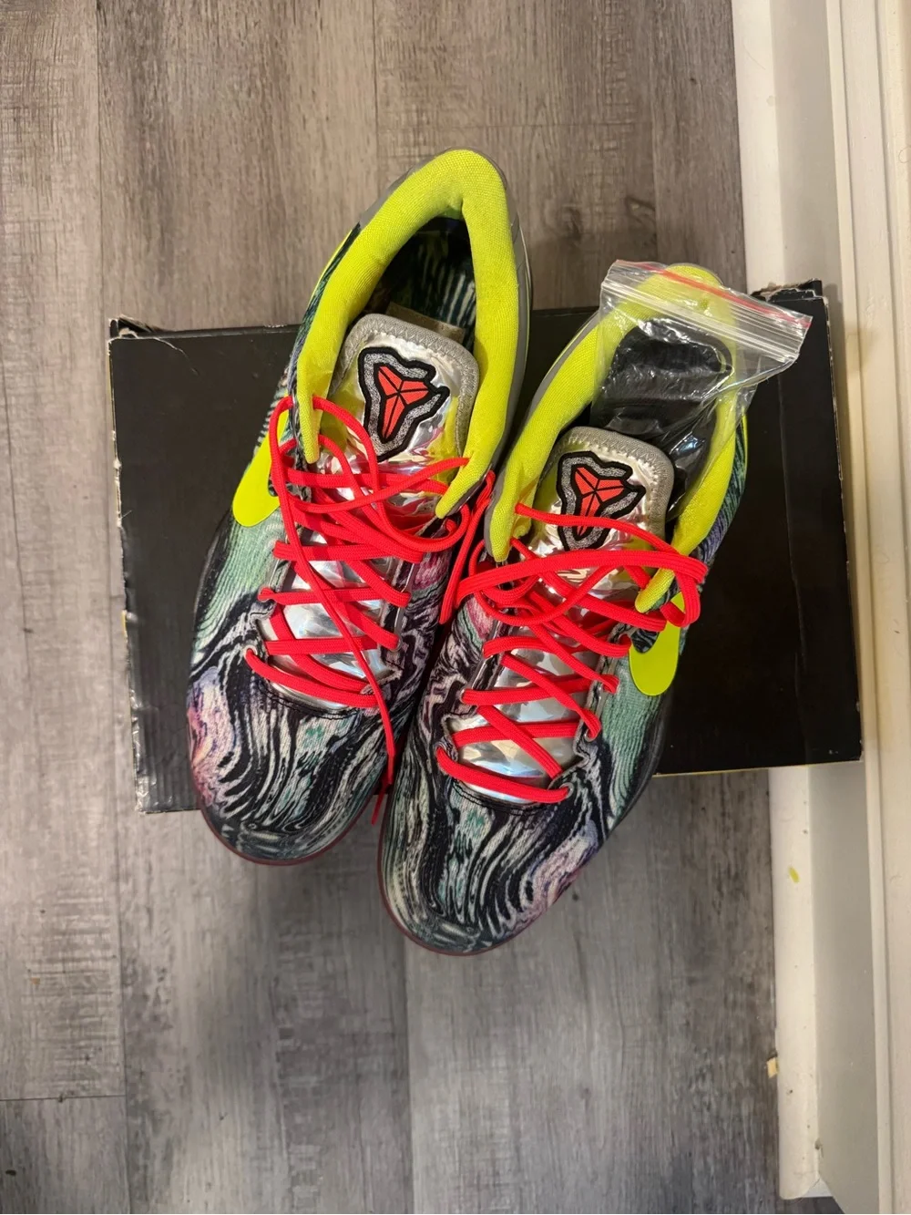 Nike Kobe 8 System Prelude Men’s Low Top Basketball Sneakers with Neon Accent